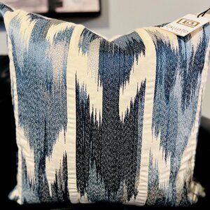 Accent pillows, blue, size 22x22